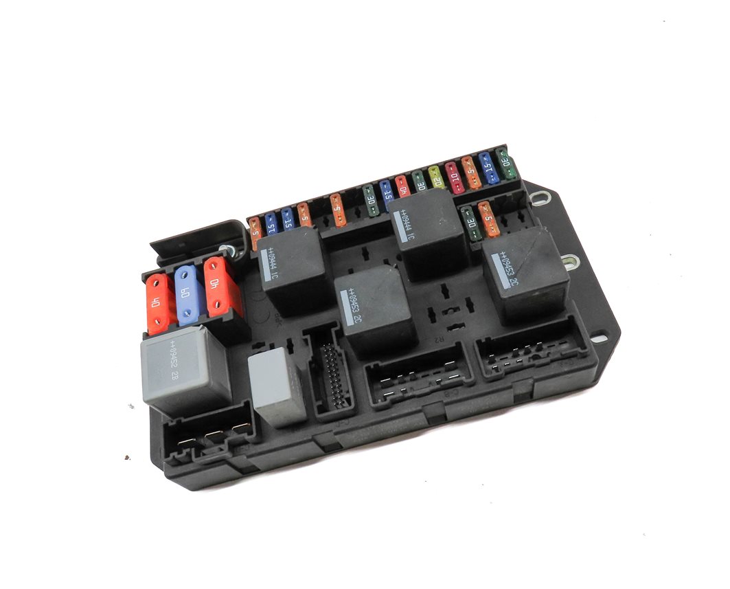 Thumbnail 3: 2010 RANGE ROVER (L322) REAR POWER JUNCTION RELAY REAR FUSE BOX