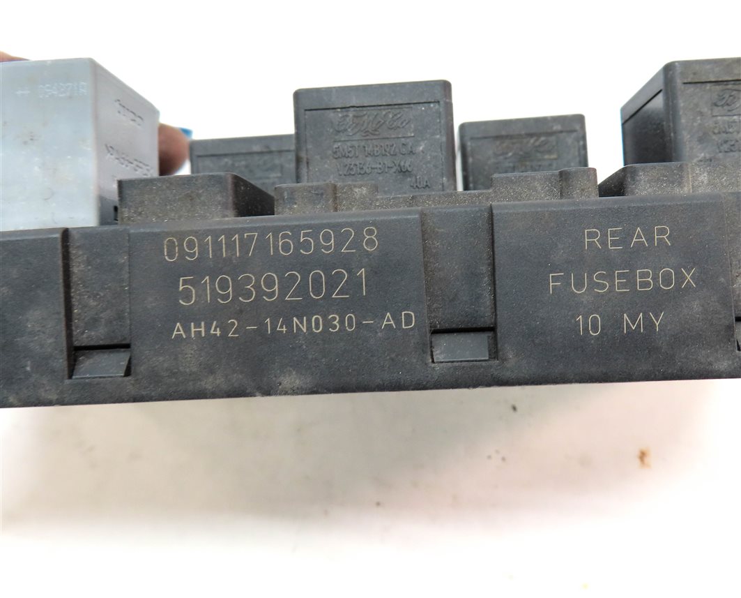 Thumbnail 5: 2010 RANGE ROVER (L322) REAR POWER JUNCTION RELAY REAR FUSE BOX
