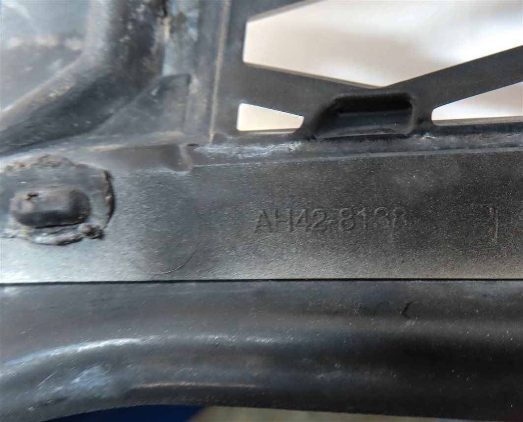 Thumbnail 7: 2010-2012 RANGE ROVER (L322) FRONT HOOD RADIATOR GRILLE TRIM AIR VENT (SILVER)