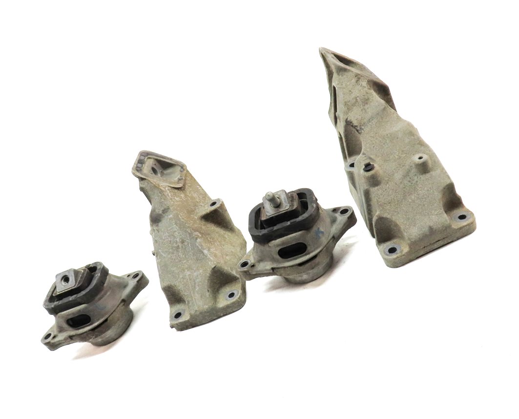 Thumbnail 3: 2010 RANGE ROVER (L322) 5.0L N/A ENGINE LEFT & RIGHT MOTOR MOUNT BRACKET SET-2