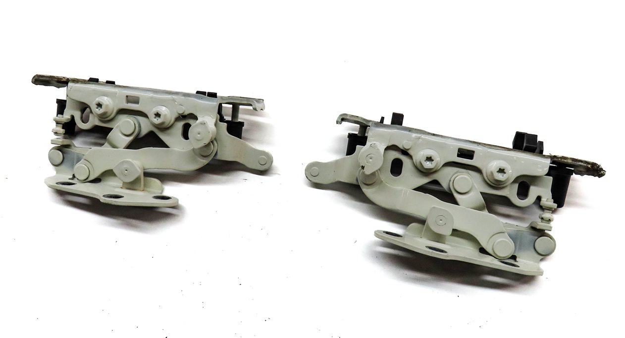 Thumbnail 1: 10-17 MERCEDES C250 C350 E250 E350 E400 E550 (C204 W212) HOOD HINGE SET (White)