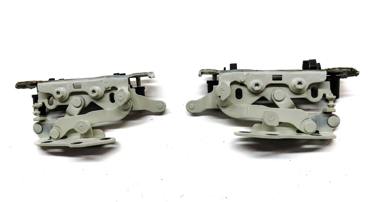 Thumbnail 2: 10-17 MERCEDES C250 C350 E250 E350 E400 E550 (C204 W212) HOOD HINGE SET (White)