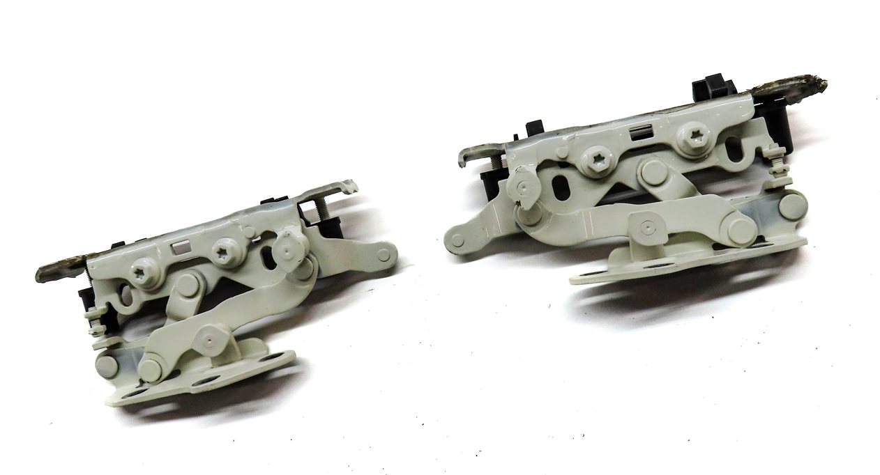 Thumbnail 3: 10-17 MERCEDES C250 C350 E250 E350 E400 E550 (C204 W212) HOOD HINGE SET (White)