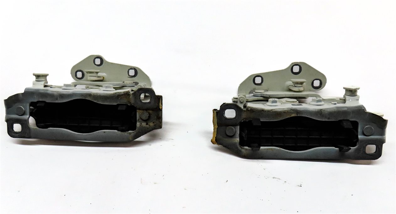 Thumbnail 4: 10-17 MERCEDES C250 C350 E250 E350 E400 E550 (C204 W212) HOOD HINGE SET (White)