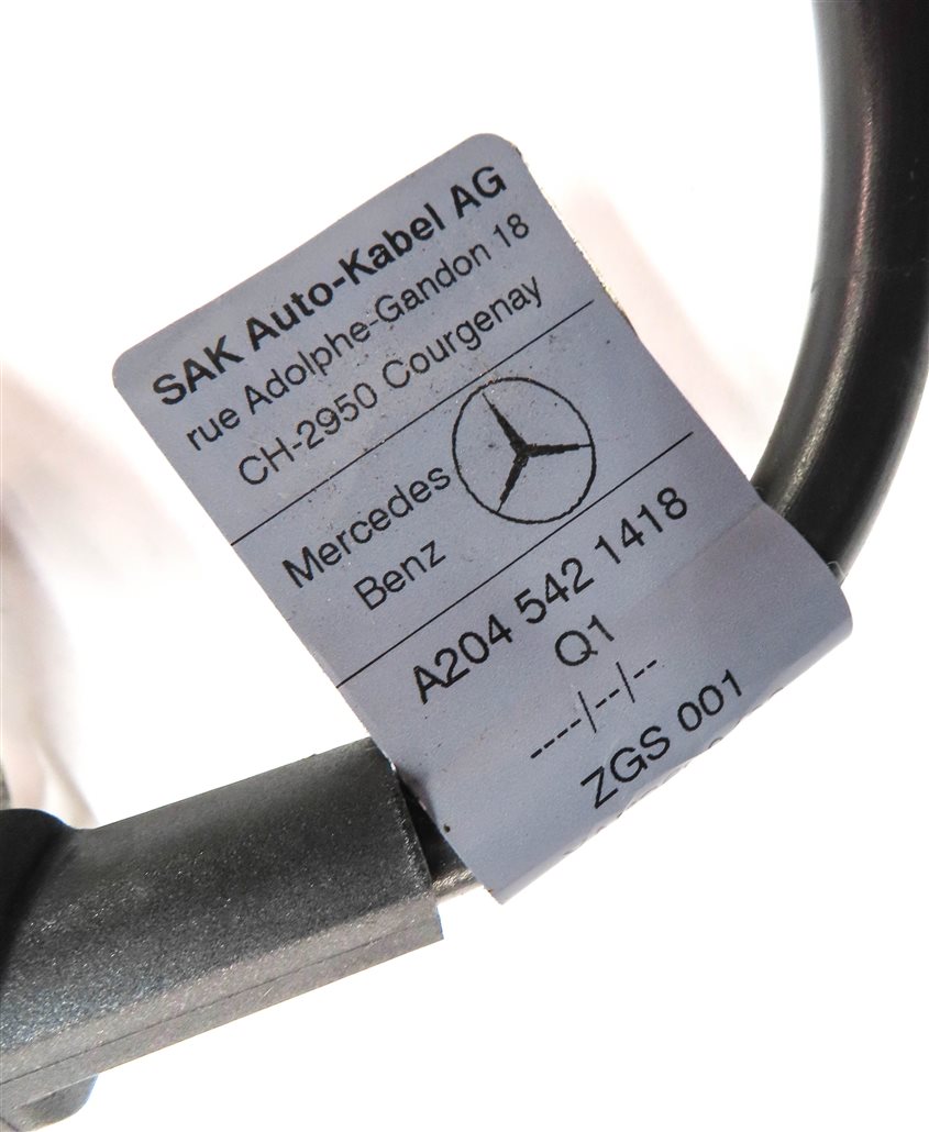 Thumbnail 5: 2010 MERCEDES E350 SEDAN (W212) 3.5L NEGATIVE BATTERY CABLE TERMINAL
