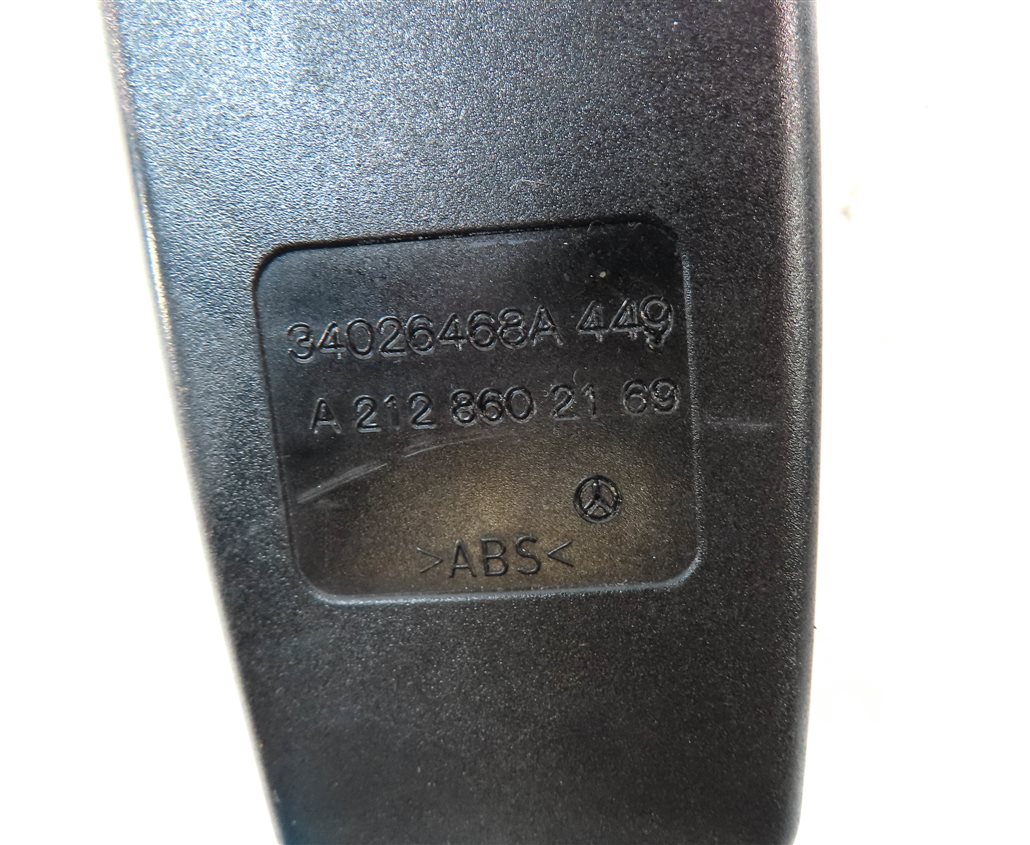 Thumbnail 7: 2010 MERCEDES E350 (W212) REAR LEFT CENTER RIGHT SEATBELT BUCKLE RECEIVER SET/3