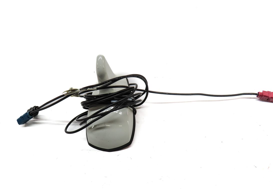 Thumbnail 2: 10-11 MERCEDES E350 E550 E63 W212 ROOF RADIO STEREO SHARK FIN ANTENNA (White)