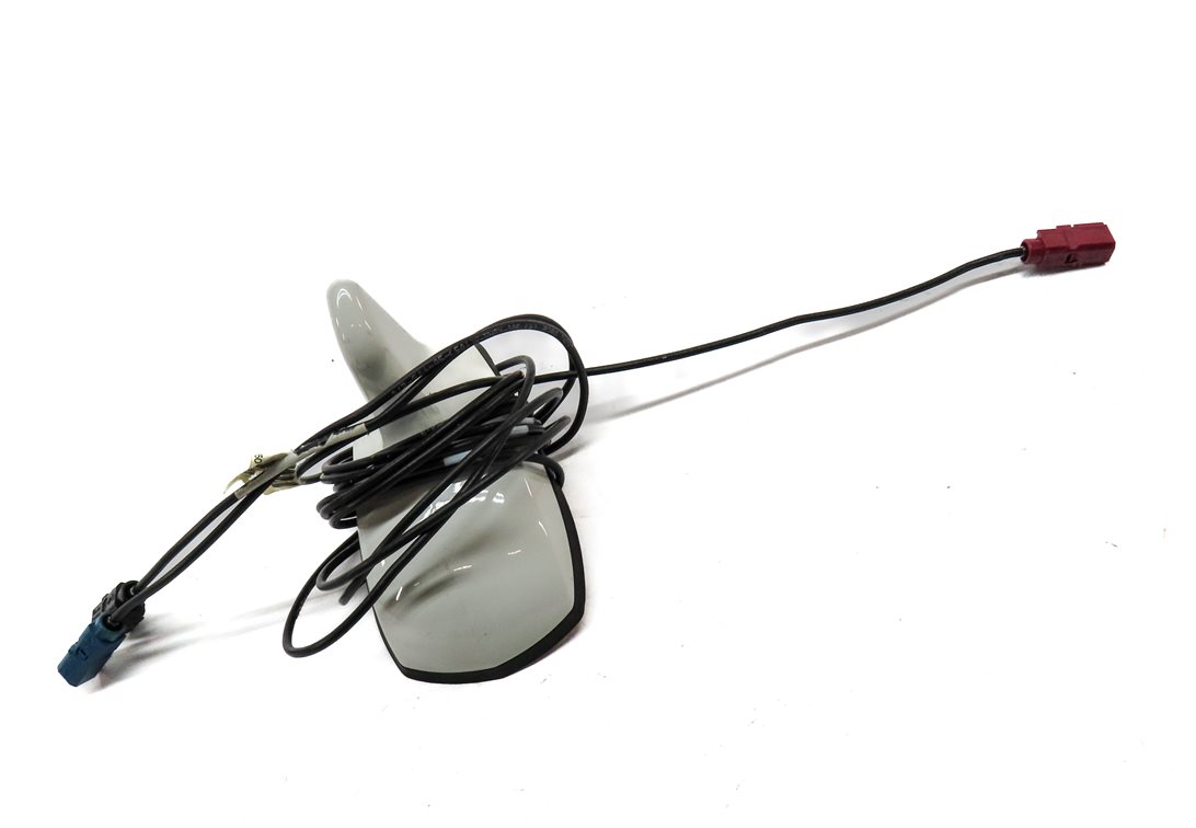Thumbnail 3: 10-11 MERCEDES E350 E550 E63 W212 ROOF RADIO STEREO SHARK FIN ANTENNA (White)