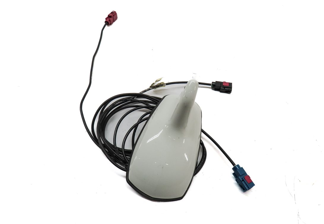 Thumbnail 4: 10-11 MERCEDES E350 E550 E63 W212 ROOF RADIO STEREO SHARK FIN ANTENNA (White)