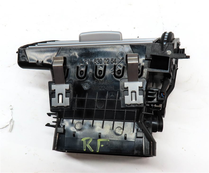 Thumbnail 5: 10 MERCEDES E350 (W212) FRONT RIGHT PASSENGER DASH HEAT AIR AC HVAC VENT (Black)