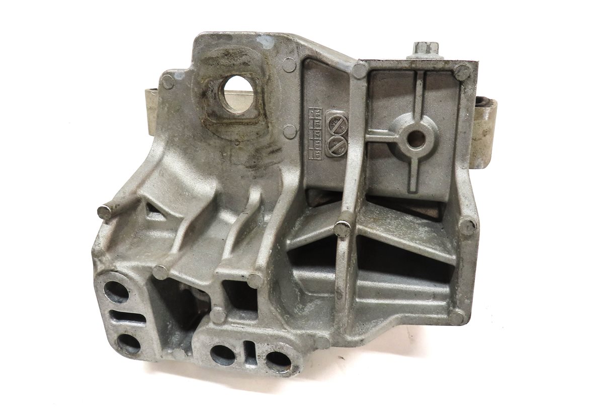 Thumbnail 6: 2016 LAND ROVER DISCOVERY SPORT (L550) 2.0L ENGINE UPPER MOTOR MOUNT BRACKET