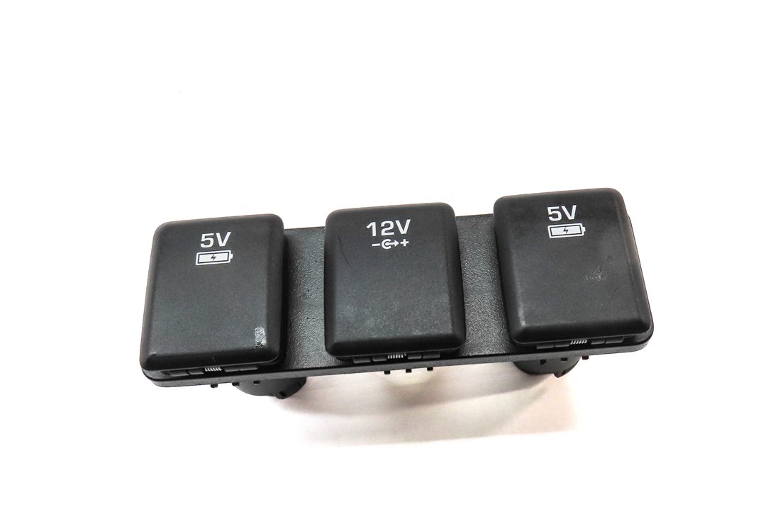 Thumbnail 2: 2016 LAND ROVER DISCOVERY SPORT (L550) REAR 5V 12V SOCKET CHARGING PLUG PANEL