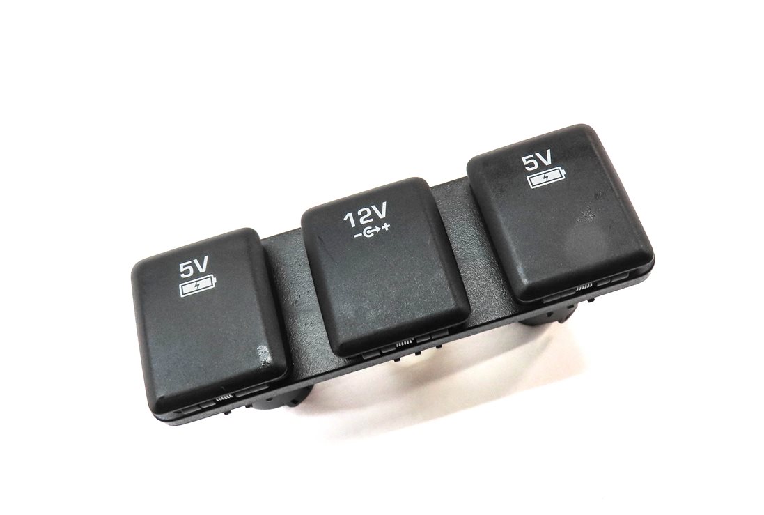 Thumbnail 3: 2016 LAND ROVER DISCOVERY SPORT (L550) REAR 5V 12V SOCKET CHARGING PLUG PANEL