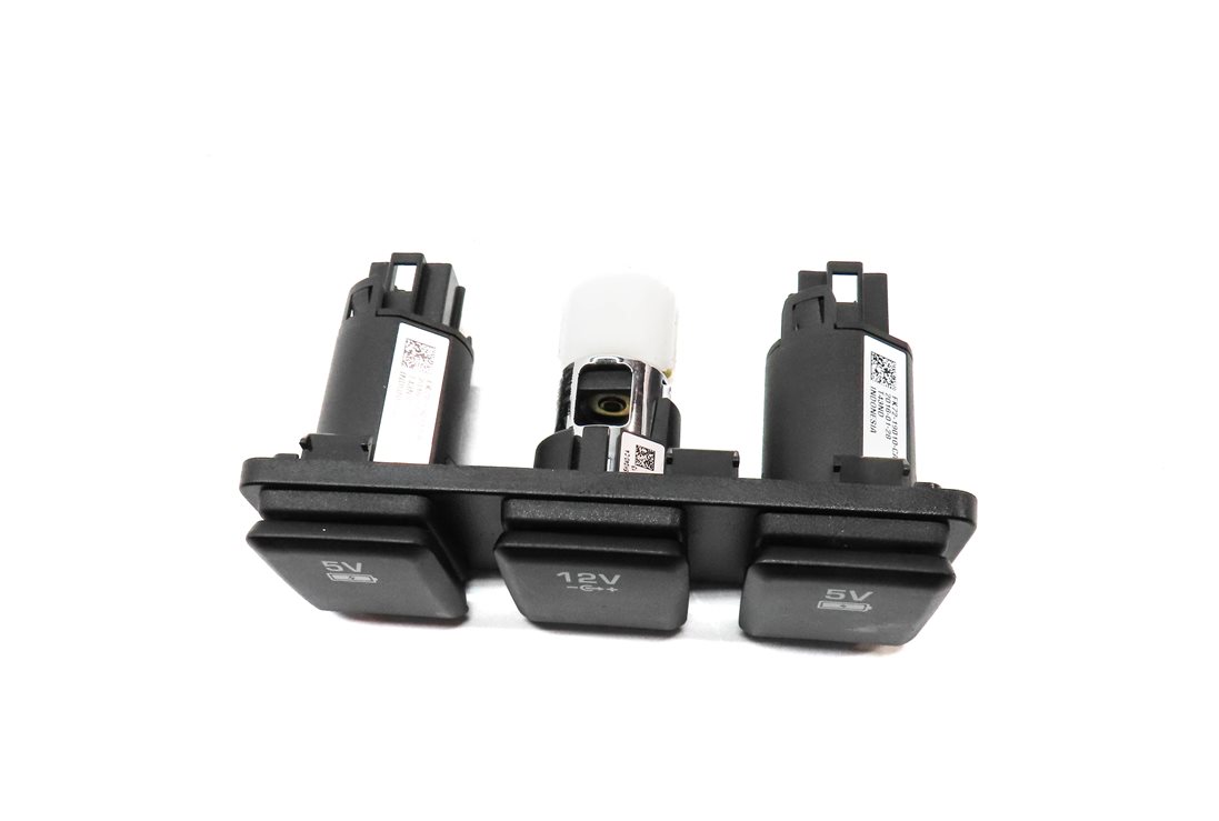 Thumbnail 4: 2016 LAND ROVER DISCOVERY SPORT (L550) REAR 5V 12V SOCKET CHARGING PLUG PANEL