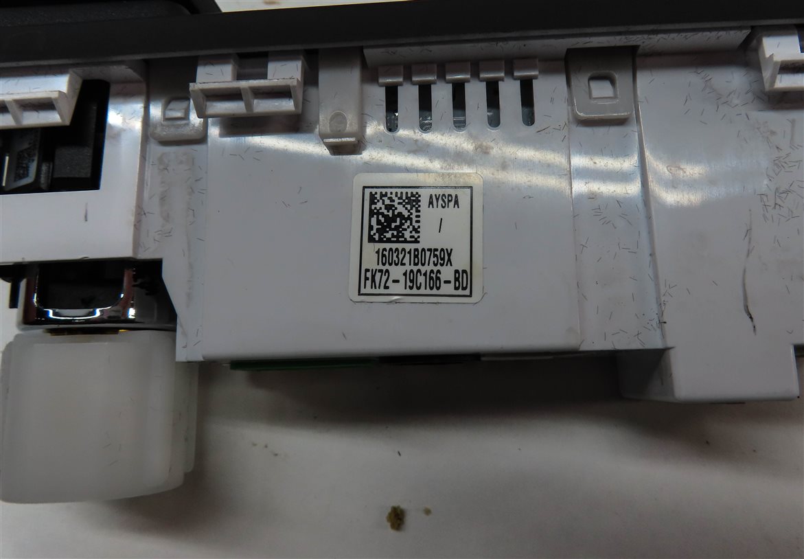 Thumbnail 5: 2016 LAND ROVER DISCOVERY SPORT (L550) NAVIGATION USB AUXILIARY INPUT JACK PANEL