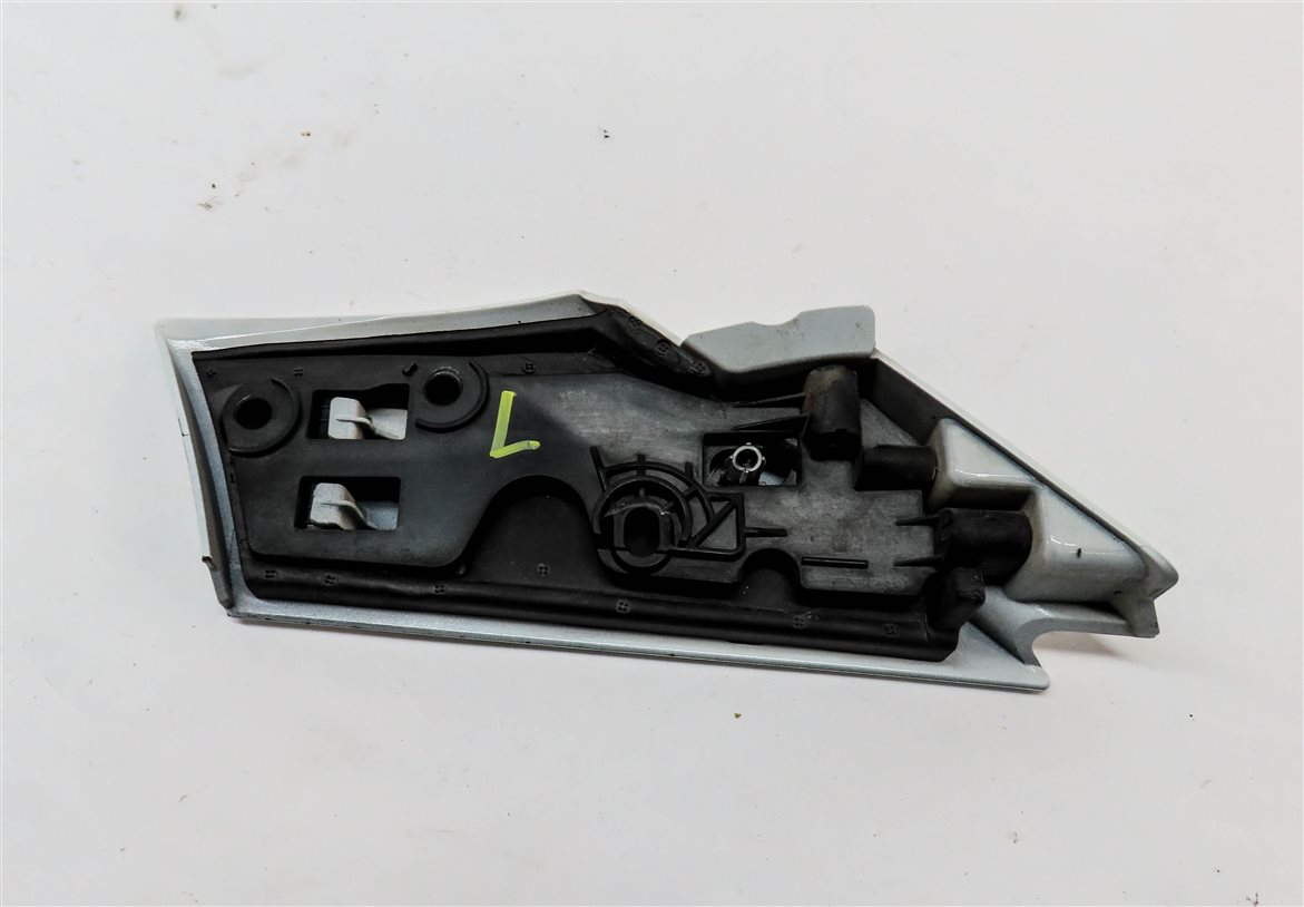 Thumbnail 5: 2016 LAND ROVER DISCOVERY SPORT L550 FRONT LEFT FENDER PILLAR MOULDING TRIM CAP