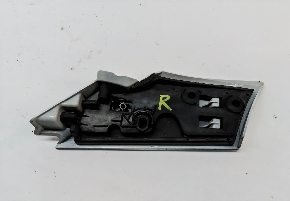 Thumbnail 5: 2016 LAND ROVER DISCOVERY SPORT L550 FRONT RIGHT FENDER PILLAR MOULDING TRIM CAP