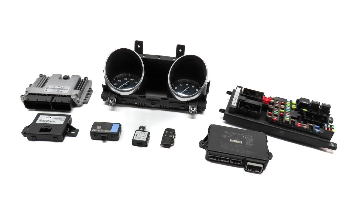 Thumbnail 1: 16 DISCOVERY SPORT L550 2.0L SPEEDOMETER BODY ECM ECU ENGINE MODULE & KEY SET