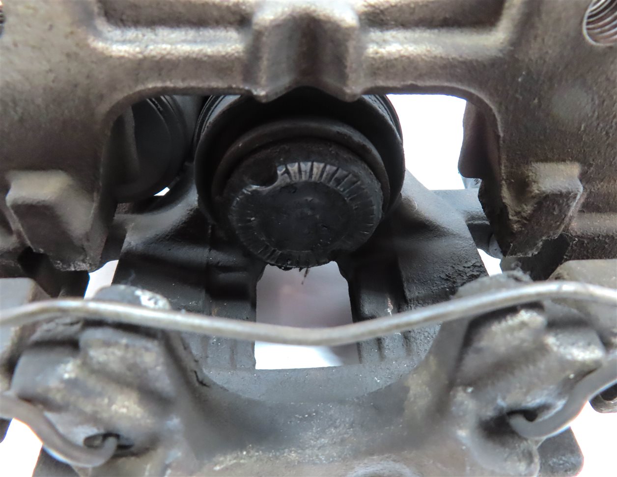 Thumbnail 7: 15-19 JAGUAR E-PACE DISCOVERY SPORT EVOQUE (L538 L550) RIGHT REAR BRAKE CALIPER