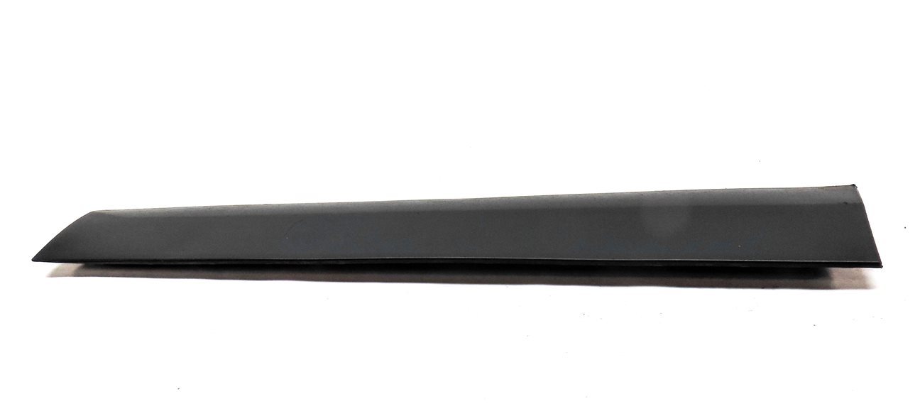 Thumbnail 4: 2016 LAND ROVER DISCOVERY SPORT (L550) FRONT RIGHT LOWER DOOR MOULDING TRIM