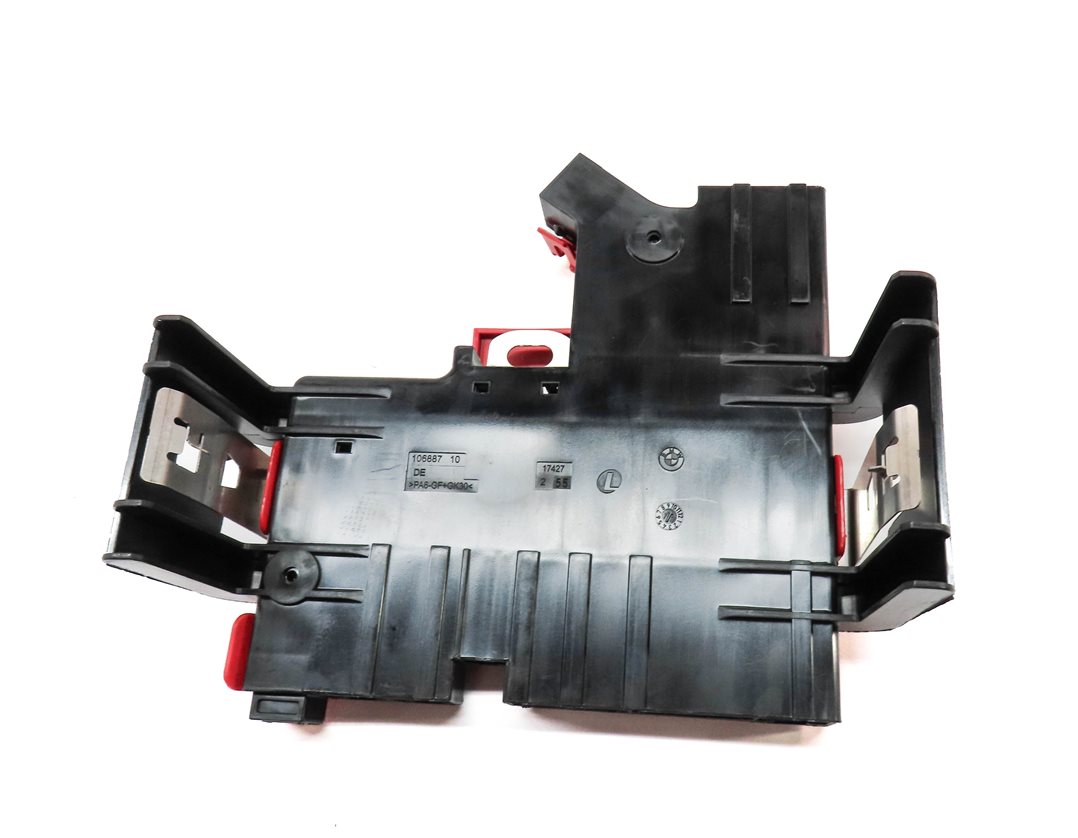 Thumbnail 5: 2011 BMW 535XIGT (F07) 3.0L (N55) POSITIVE BATTERY TERMINAL JUNCTION PLATE