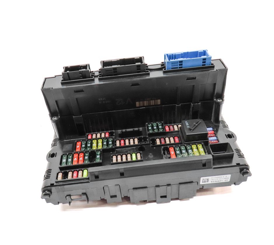 Thumbnail 2: 10-11 5 SERIES F07 F10 FRONT POWER DISTRIBUTION FUSE BOX w/BODY CONTROL MODULE