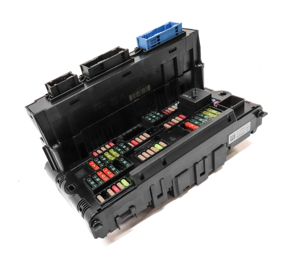 Thumbnail 3: 10-11 5 SERIES F07 F10 FRONT POWER DISTRIBUTION FUSE BOX w/BODY CONTROL MODULE