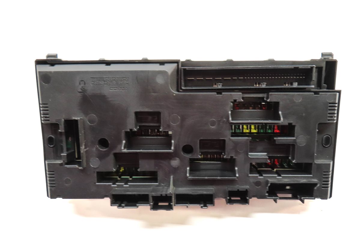 Thumbnail 5: 10-11 5 SERIES F07 F10 FRONT POWER DISTRIBUTION FUSE BOX w/BODY CONTROL MODULE