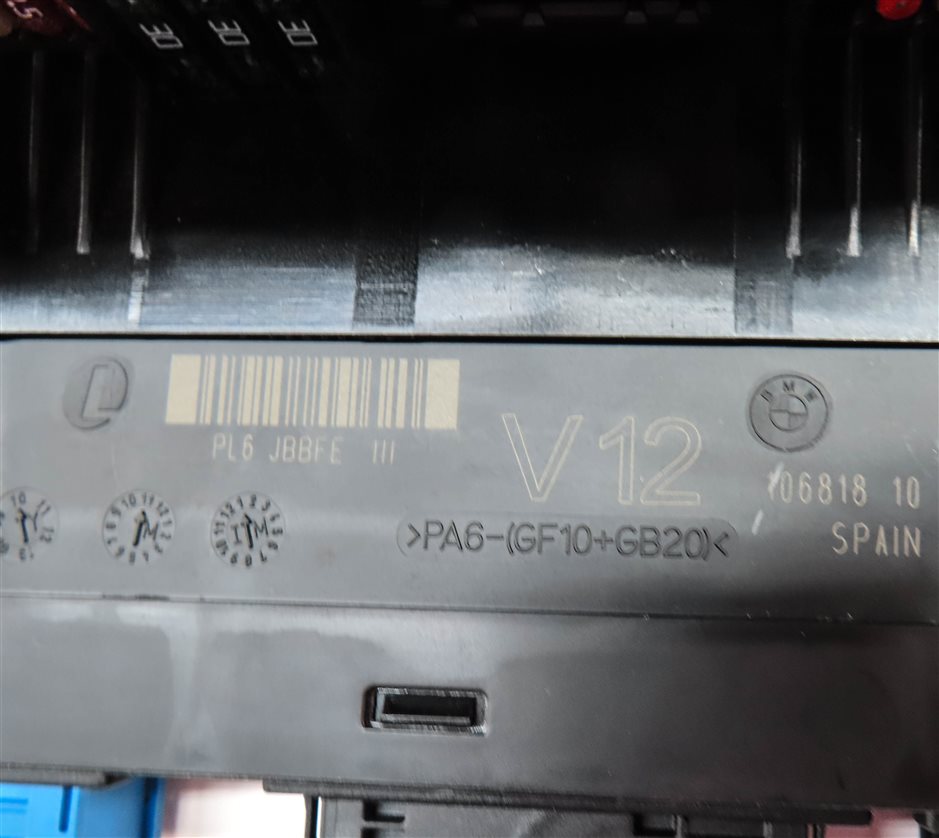 Thumbnail 8: 10-11 5 SERIES F07 F10 FRONT POWER DISTRIBUTION FUSE BOX w/BODY CONTROL MODULE