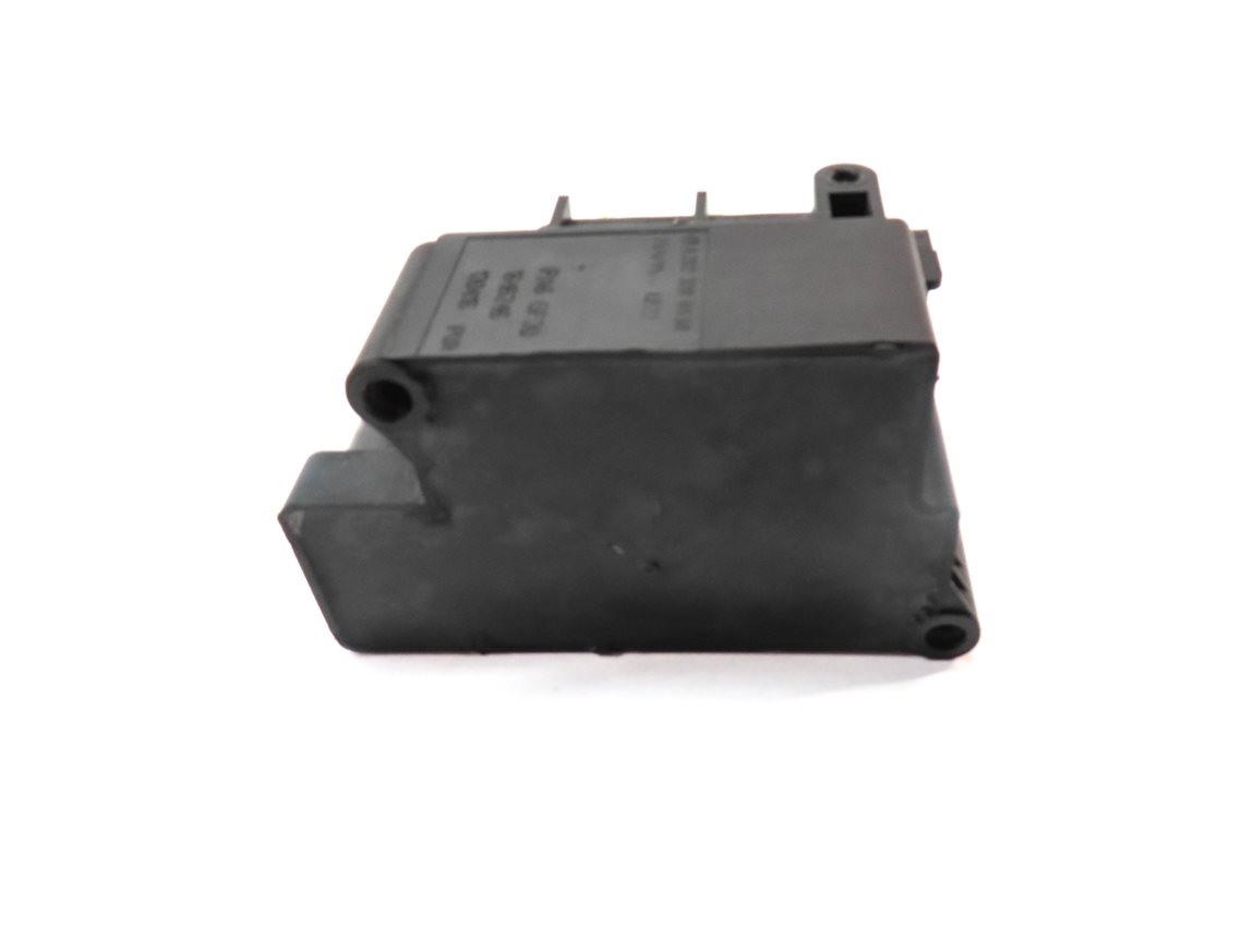 Thumbnail 6: 2013 MERCEDES S550 (W221) AIR SUSPENSION TRANSFER RELIEF VALVE BLOCK