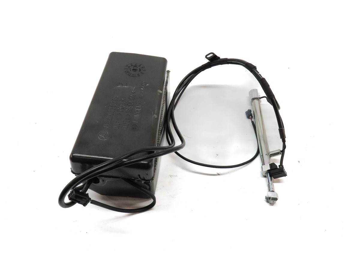 Thumbnail 2: 2013 MERCEDES S550 (W221) HYDRAULIC TRUNK LID ASSIST SYSTEM PUMP & RAM w/ LINES