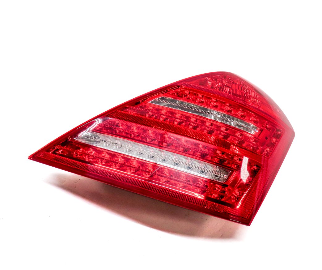 Thumbnail 1: 10-13 MERCEDES S-CLASS (W221) RIGHT PASSENGER REAR TAILLIGHT BRAKE LIGHT LAMP