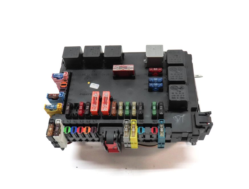 Thumbnail 2: 2013 MERCEDES S550 (W221) REAR RELAY FUSE BOX POWER JUNCTION