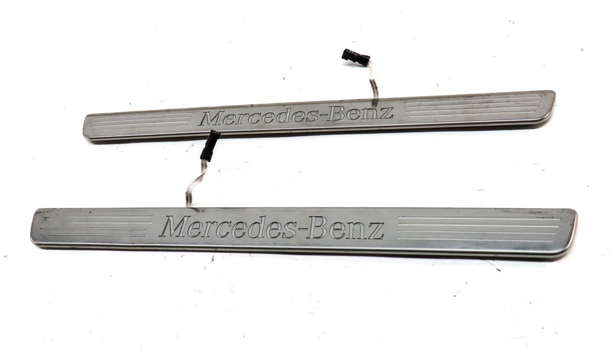 Thumbnail 2: 2014 MERCEDES GL450 (X166) LIGHTED DOOR SILL SCUFF PLATE SET/2