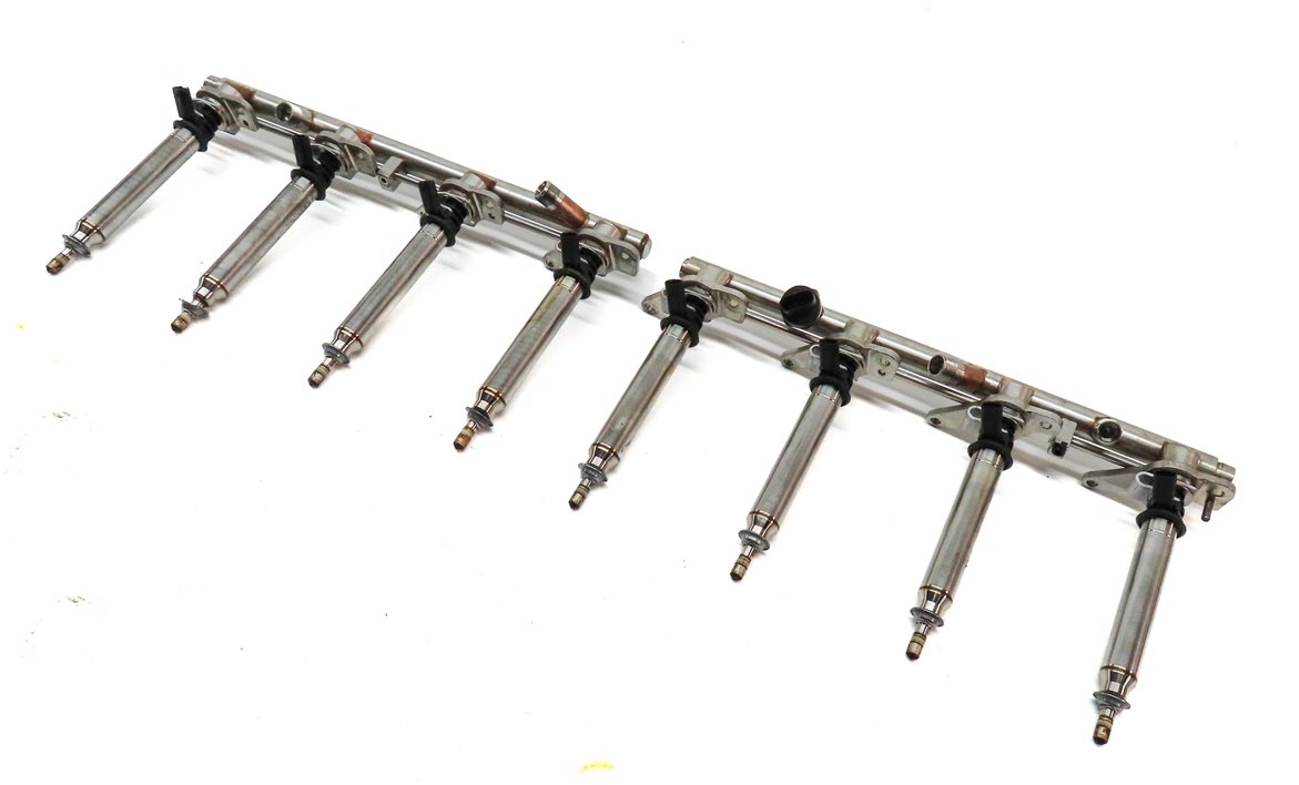 Thumbnail 1: 2014 MERCEDES GL450 (X166) 4.6L ENGINE FUEL INJECTOR SET/8  w/ FUEL RAILS