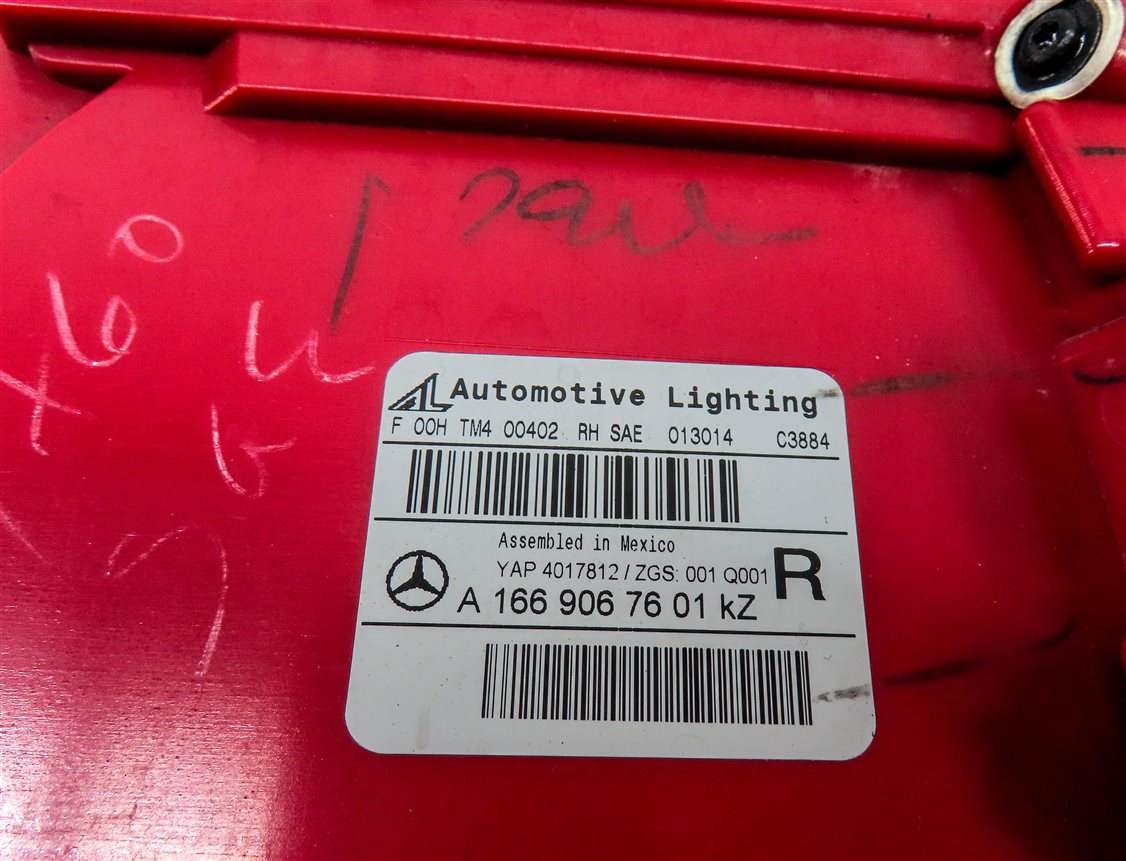 Thumbnail 6: 13-16 MERCEDES GL350 GL450 GL550 (X166) RIGHT REAR TAILLIGHT BRAKE LIGHT LAMP