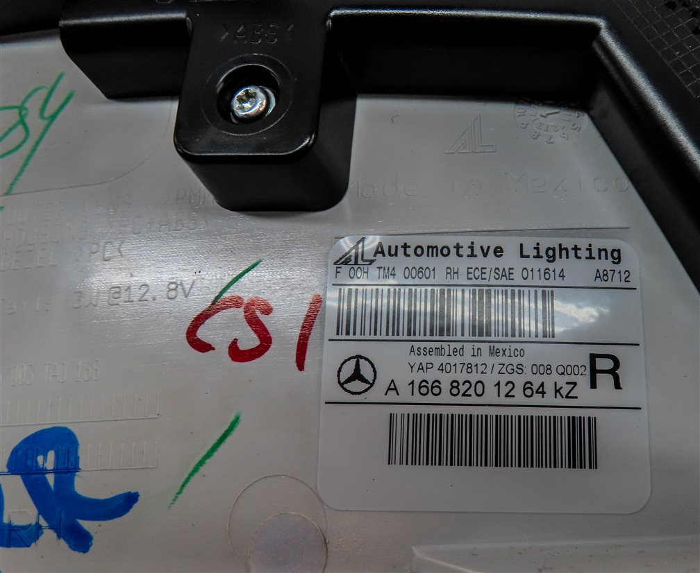 Thumbnail 6: 13-16 MERCEDES GL350 GL450 GL550 (X166) RIGHT REAR INNER TAILLIGHT LIGHT LAMP