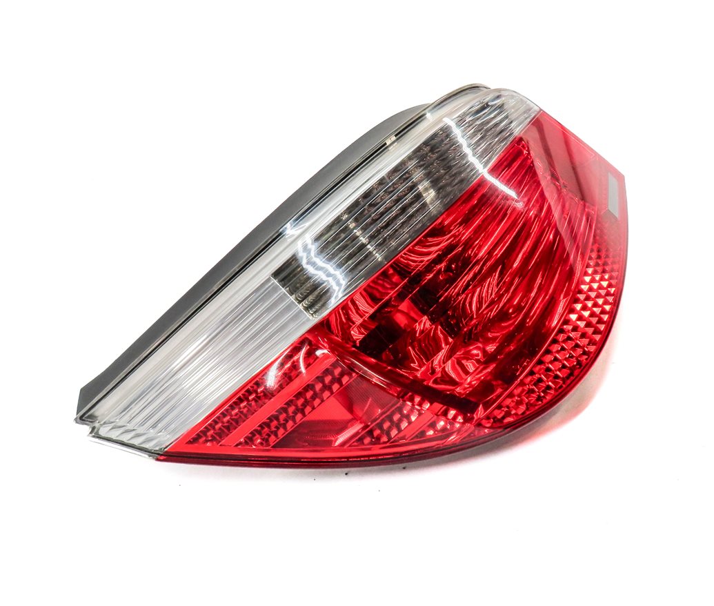 Thumbnail 4: 2004-2007 BMW 525i 530i 545i 550i M5 (E60) LEFT REAR TAILLIGHT BRAKE LIGHT LAMP