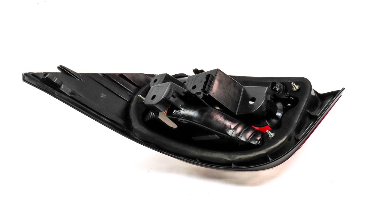 Thumbnail 5: 2004-2007 BMW 525i 530i 545i 550i M5 (E60) LEFT REAR TAILLIGHT BRAKE LIGHT LAMP