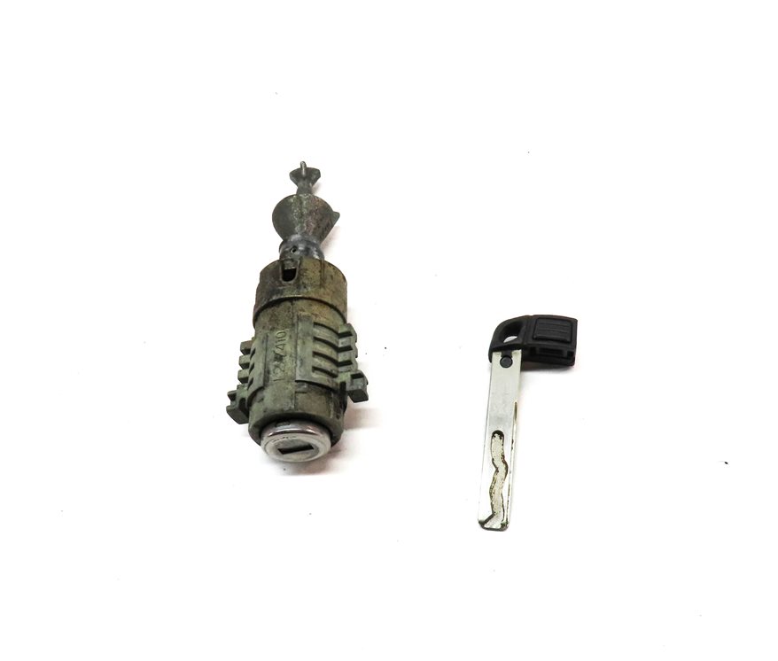 Thumbnail 2: 2007 BMW 550I (E60) FRONT LEFT DRIVER DOOR LOCK CYLINDER w/ KEY SET/2