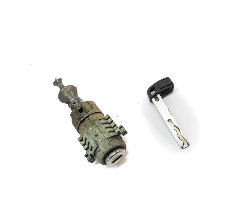 Thumbnail 3: 2007 BMW 550I (E60) FRONT LEFT DRIVER DOOR LOCK CYLINDER w/ KEY SET/2