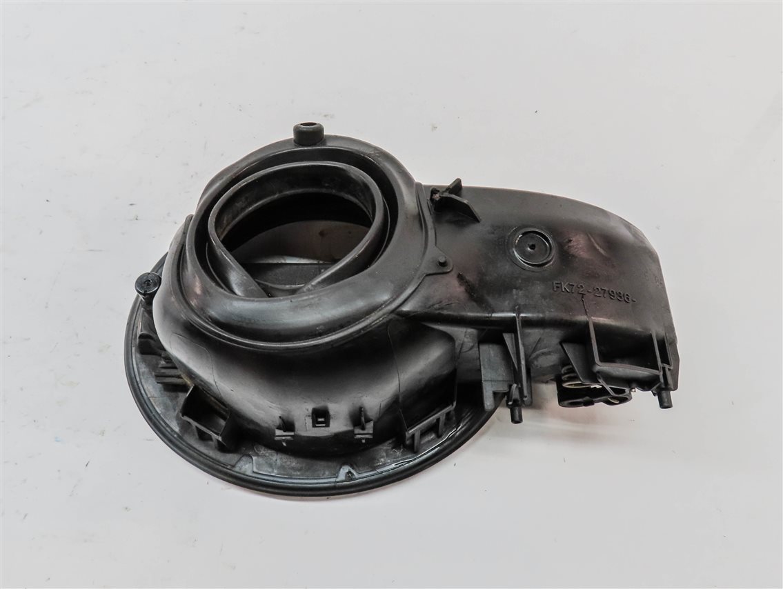 Thumbnail 5: 15-19 LAND ROVER DISCOVER SPORT (L550) FUEL TANK DOOR LID & HOUSING (White)