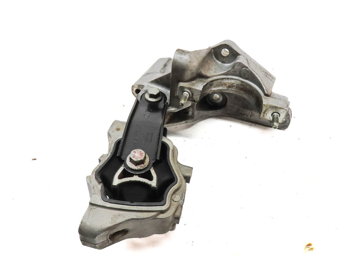 Thumbnail 4: 2017 LAND ROVER DISCOVERY SPORT (L550) 2.0L ENGINE RIGHT MOTOR MOUNT BRACKET