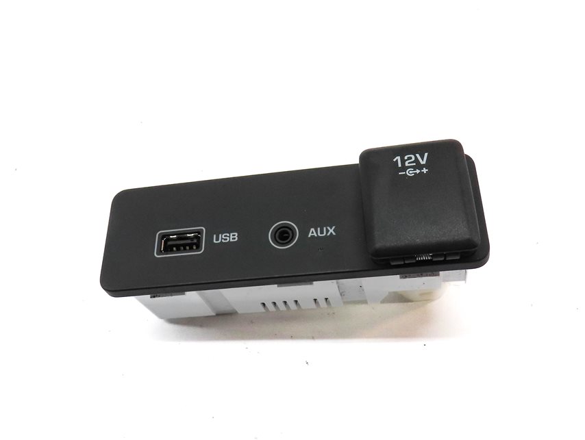 Thumbnail 2: 2017 LAND ROVER DISCOVERY SPORT (L550) AUXILIARY AUX IN USB POWER SOCKET