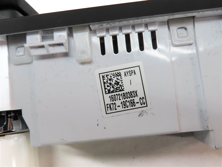 Thumbnail 6: 2017 LAND ROVER DISCOVERY SPORT (L550) AUXILIARY AUX IN USB POWER SOCKET
