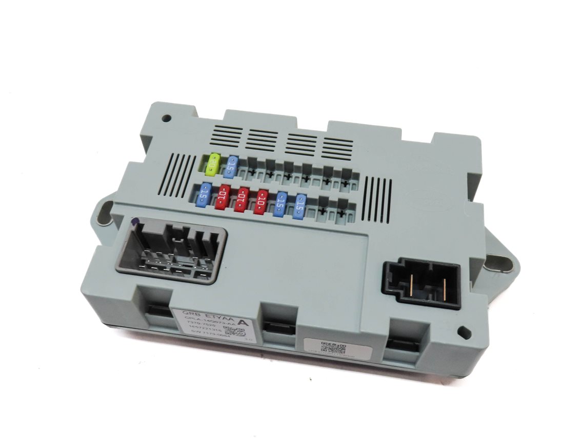 Thumbnail 1: 2017 LAND ROVER DISCOVERY SPORT (L550) CABIN FUSE BOX