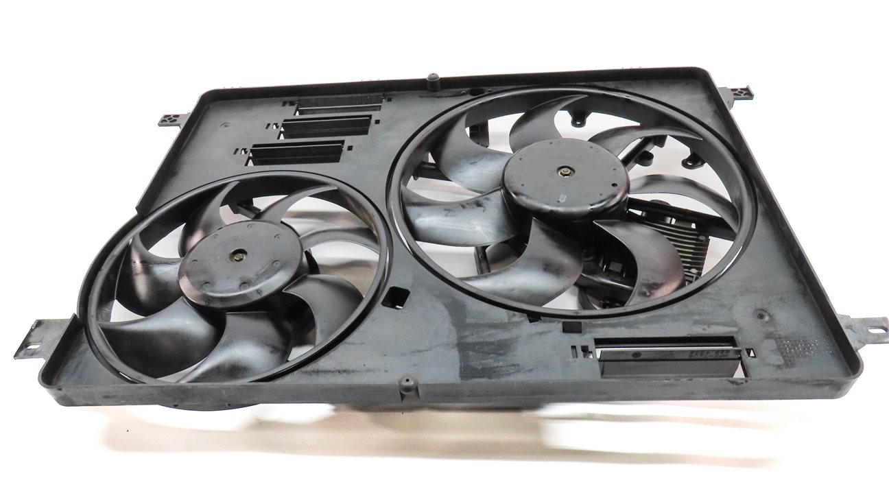 Thumbnail 2: 12-17 LR2 DISCOVERY SPORT RANGE ROVER EVOQUE L550 RADIATOR COOLING FAN & SHROUD