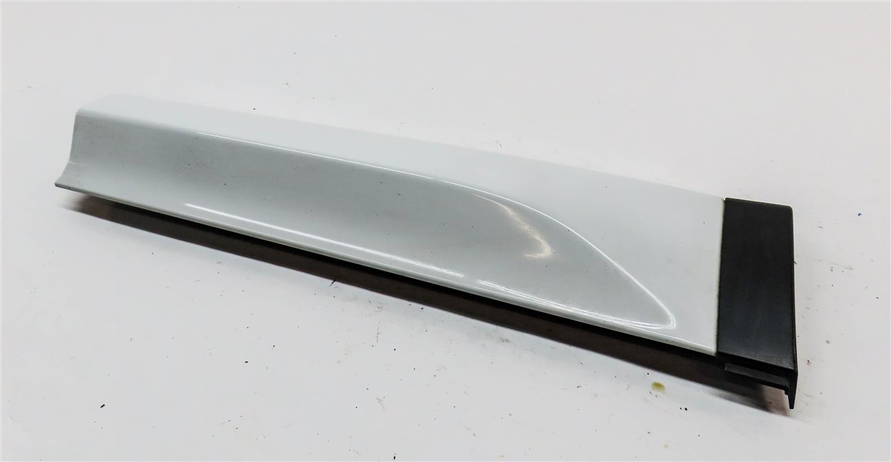 2017 LAND ROVER DISCOVERY SPORT (L550) REAR RIGHT LOWER DOOR TRIM PANEL (White)