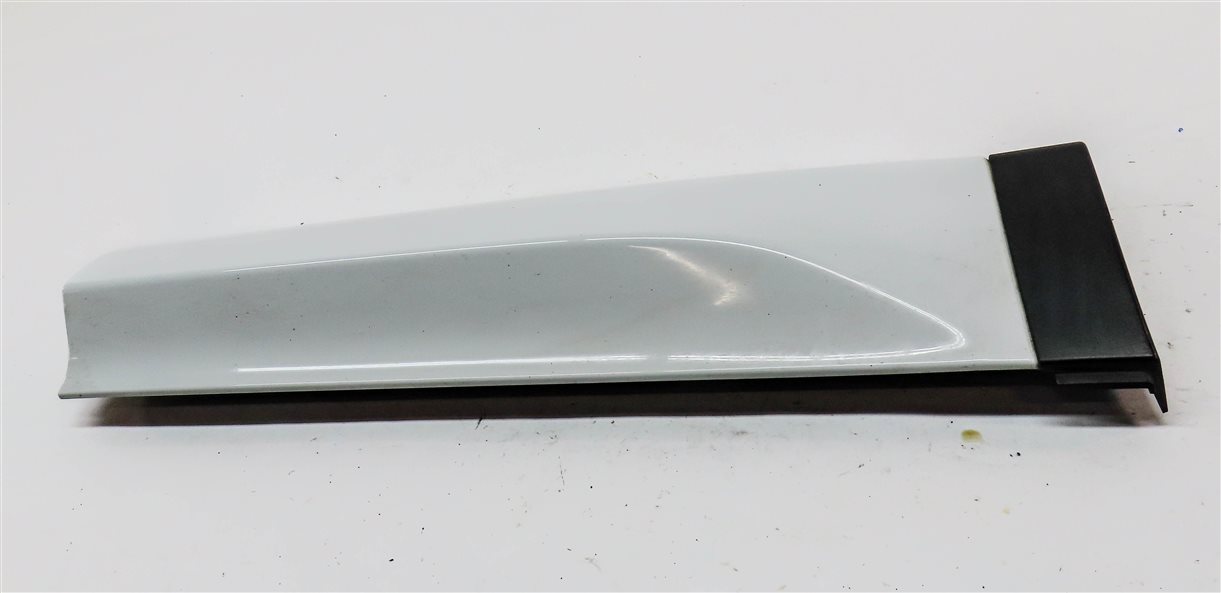 Thumbnail 2: 2017 LAND ROVER DISCOVERY SPORT (L550) REAR RIGHT LOWER DOOR TRIM PANEL (White)