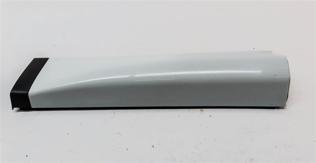 Thumbnail 4: 2017 LAND ROVER DISCOVERY SPORT (L550) REAR RIGHT LOWER DOOR TRIM PANEL (White)